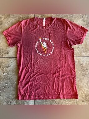 NEW YORK CITY MARATHON T-Shirt Men Size Medium GET YOUR 2015 ON Red TCS NYC NYRR